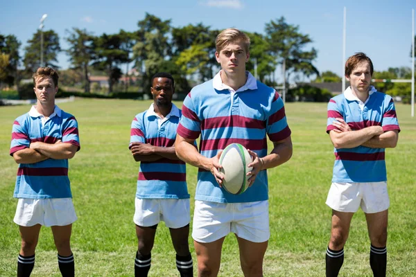 Rugby oyuncuları topu ile — Stok fotoğraf