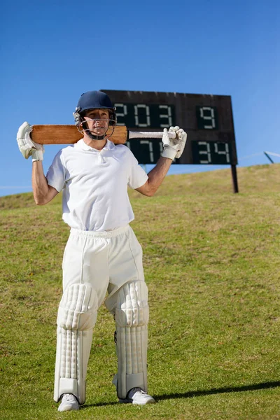 Cricket-Spieler mit Schläger — Stockfoto