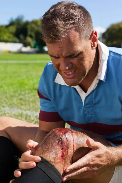 Rugby player with injured knee — Stock Photo, Image