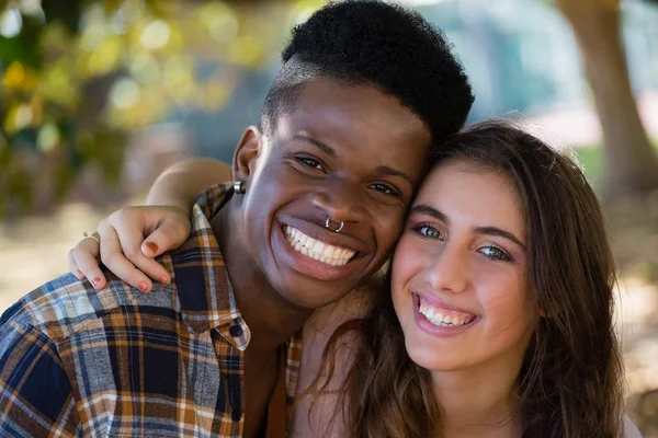 Couple posing together in the park — Stock Photo, Image