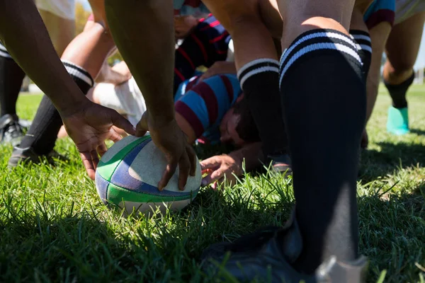 Rugby team på fältet — Stockfoto