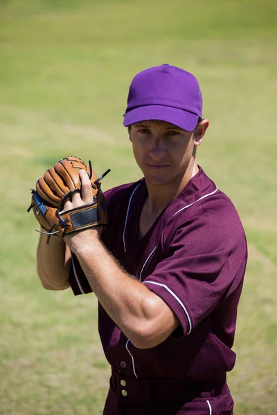 Confident baseball player — Stock Photo, Image