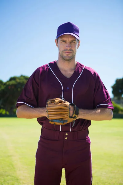 Baseball pitcher standing — Stock Photo, Image