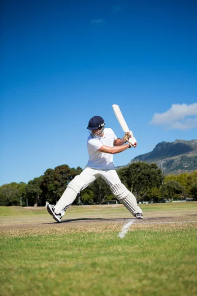 Batsman spiller på banen - Stock-foto