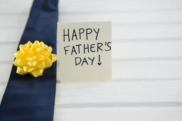 Ojcowie szczęśliwy dzień tekst i krawat — Zdjęcie stockowe