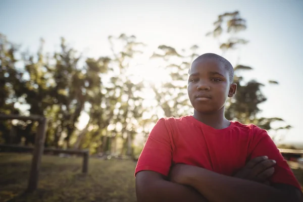 Boy standing with arms crossed — Stock Photo, Image