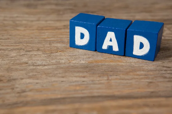 Blaue Würfelformen mit Papa-Text — Stockfoto
