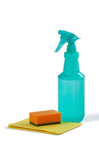 Schoonmaken van de spray fles en spons — Stockfoto