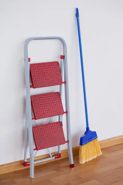 Ladder and sweeping broom — Stock Photo, Image