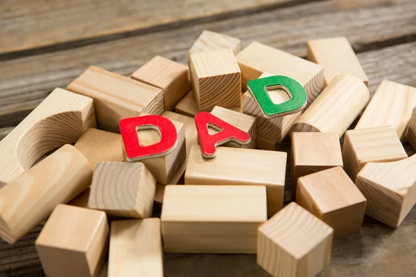 Papá texto en bloques de madera en la mesa — Foto de Stock