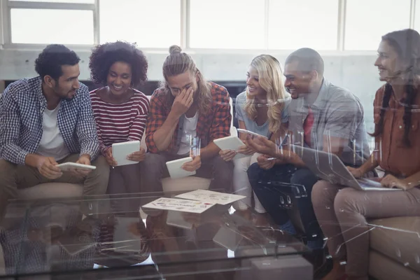 Les gens d'affaires qui travaillent — Photo