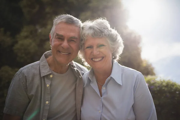 Senior par stående — Stockfoto