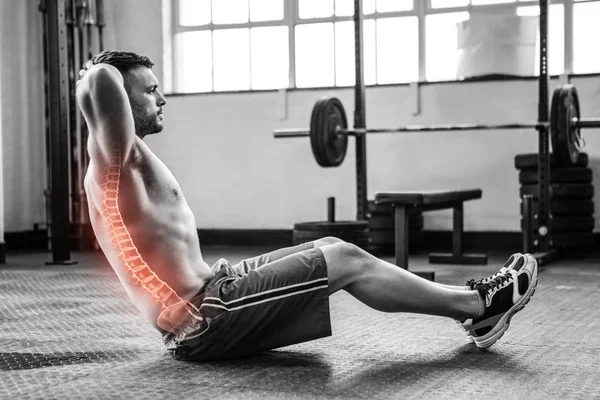 Homem forte fazendo exercícios físicos — Fotografia de Stock