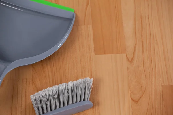 Dustpan and sweeping brush — Stock Photo, Image