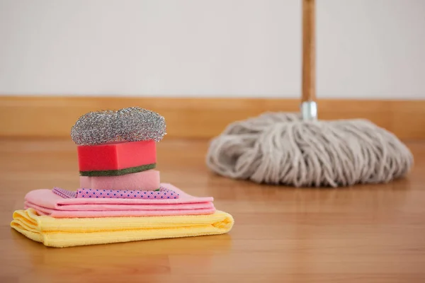 Wischmopp und Reinigungsgeräte — Stockfoto