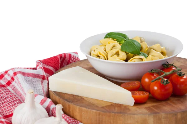 Pasta con queso y tomates — Foto de Stock