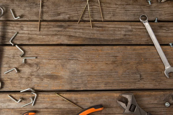 Handgereedschap op houten tafel — Stockfoto