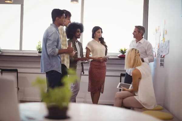 Business people discussing plans — Stock Photo, Image