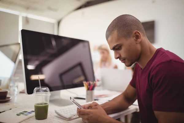 Businessman using phone — Stock Photo, Image