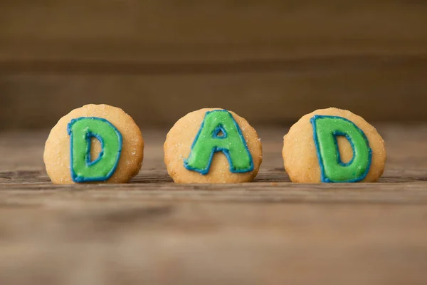 Galletas con texto de papá verde en la mesa — Foto de Stock