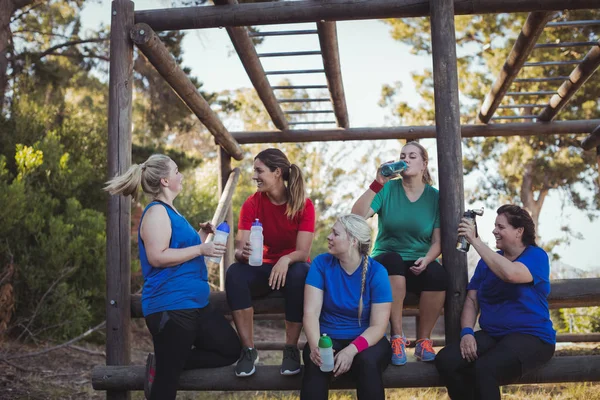 Women drinking water — Stock Photo, Image