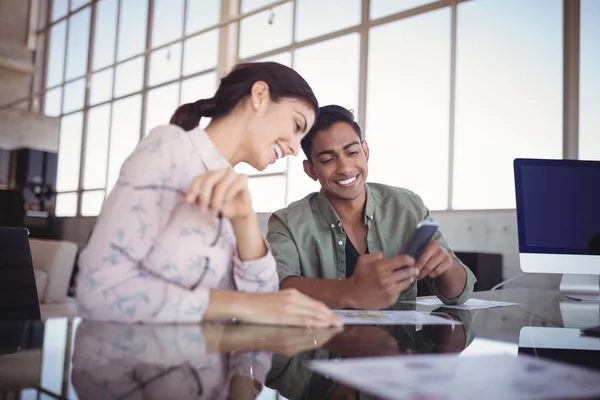 Businessman sitting with female colleague — Stock Photo, Image