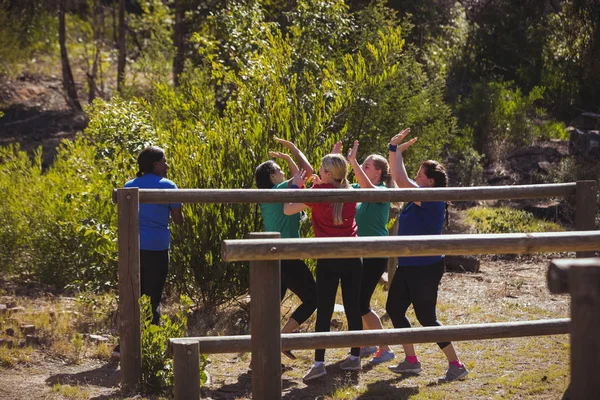 Fit women giving high five — Stock Photo, Image