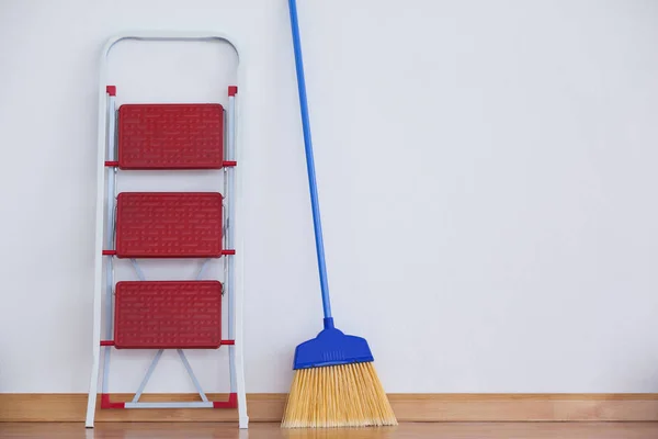 Ladder and sweeping broom — Stock Photo, Image