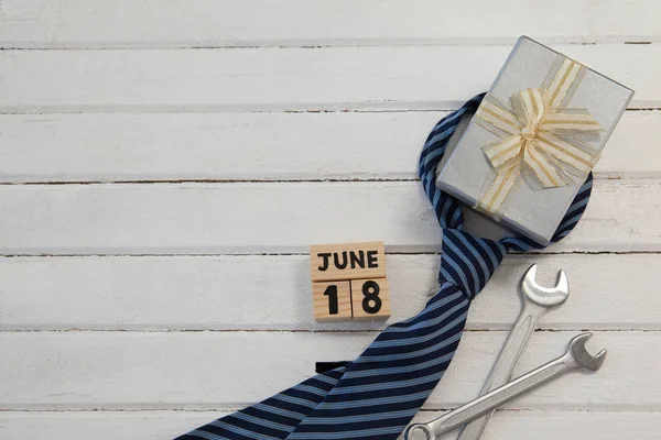 Calendar date by gifts for fathers day