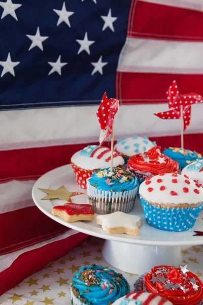 Cupcakes decorados con tema del 4 de julio — Foto de Stock