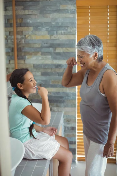 Grandmother and granddaughter brushing teeth — Stock Photo, Image