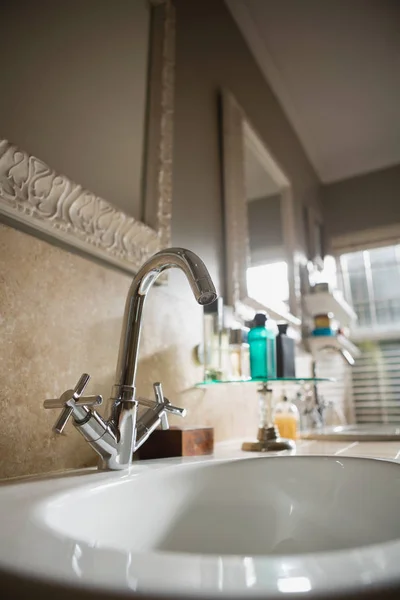 Faucet in sink in empty bathroom — Stock Photo, Image