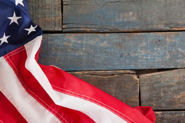 Drapeau américain sur une table en bois — Photo