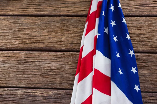 在一张木桌上的美国国旗 — 图库照片