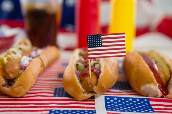 American flag and hot dogs on table — Stock Photo, Image