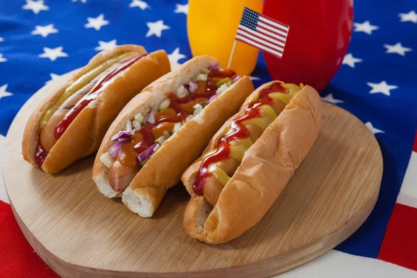 Hot dogs and American flag — Stock Photo, Image