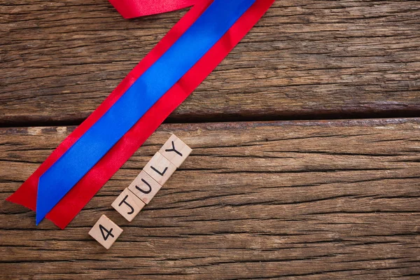 Bloques de fecha con cinta roja y azul — Foto de Stock