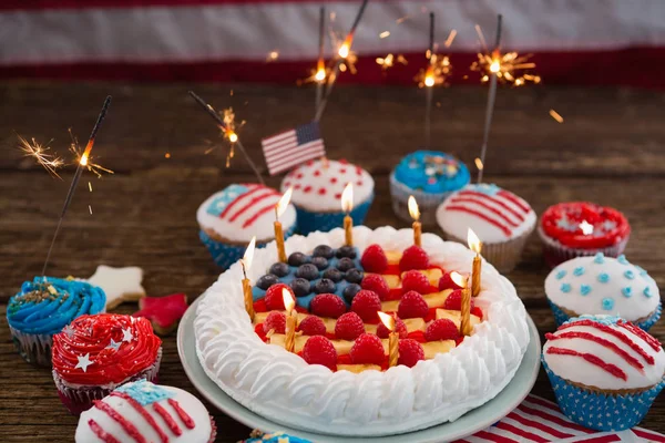 Патриотические 4 июля торт и кекс — стоковое фото