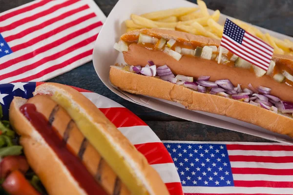 Hot dogs and American flag — Stock Photo, Image