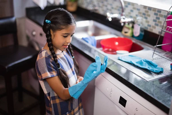 Cute girl wearing glove in kitchen — Stock Photo, Image