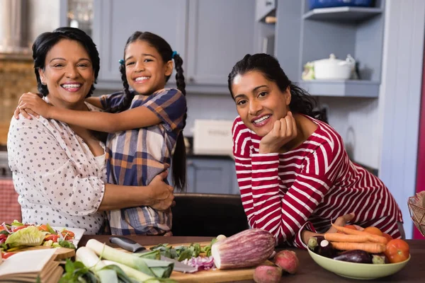 Mutlu çok nesil aile mutfak — Stok fotoğraf