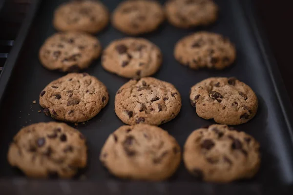 Baked cookies on black tray — Stock Photo, Image