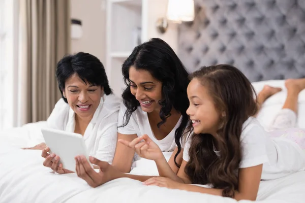 Multi-generation family using tablet — Stock Photo, Image