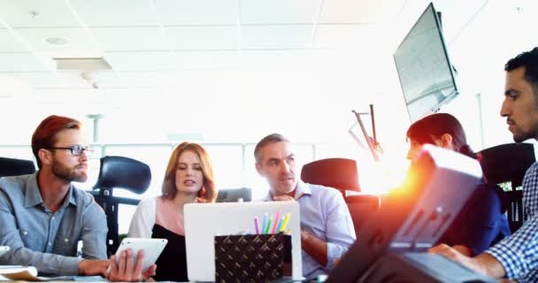 Executives working together at the desk — Stock Video