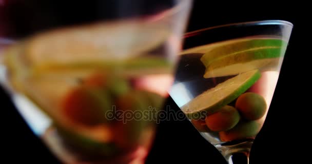 Lemon slices and olives in glass — Stock Video