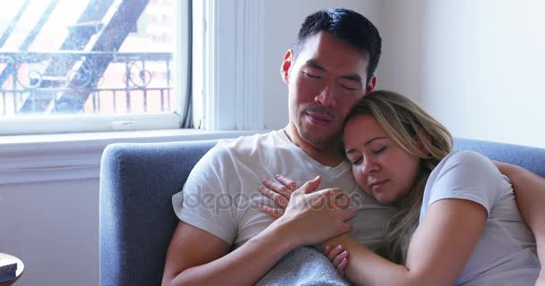 Couple relaxing on sofa — Stock Video