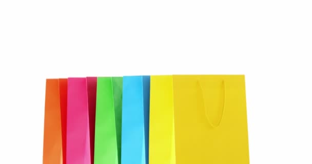 Shopping bag multicolore su sfondo bianco — Video Stock