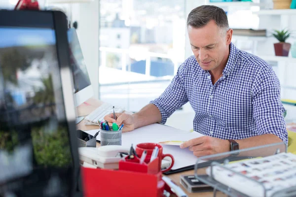 Male executive working at desk — Stock Photo, Image