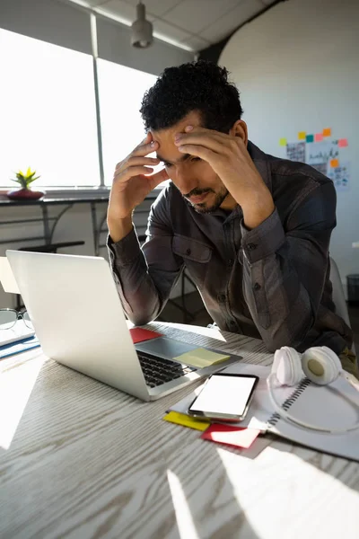事務所で不満の実業家 — ストック写真