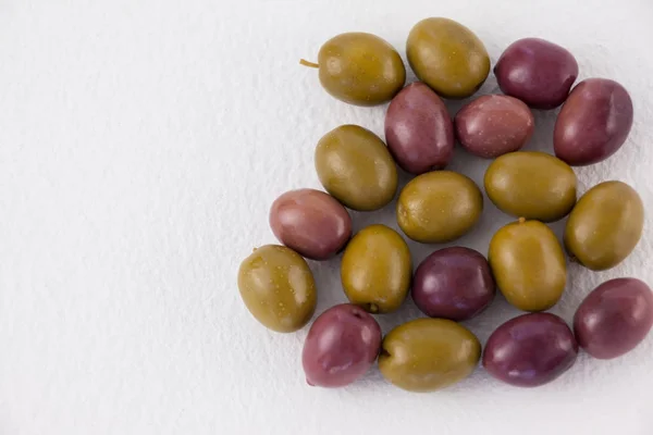 Aceitunas verdes y marrones —  Fotos de Stock